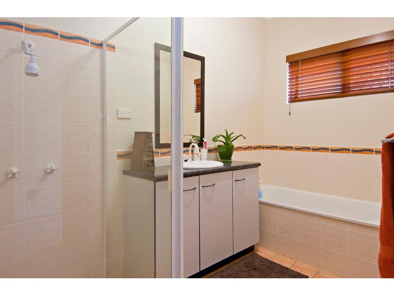 8 Amos Close, Redlynch QLD 4870