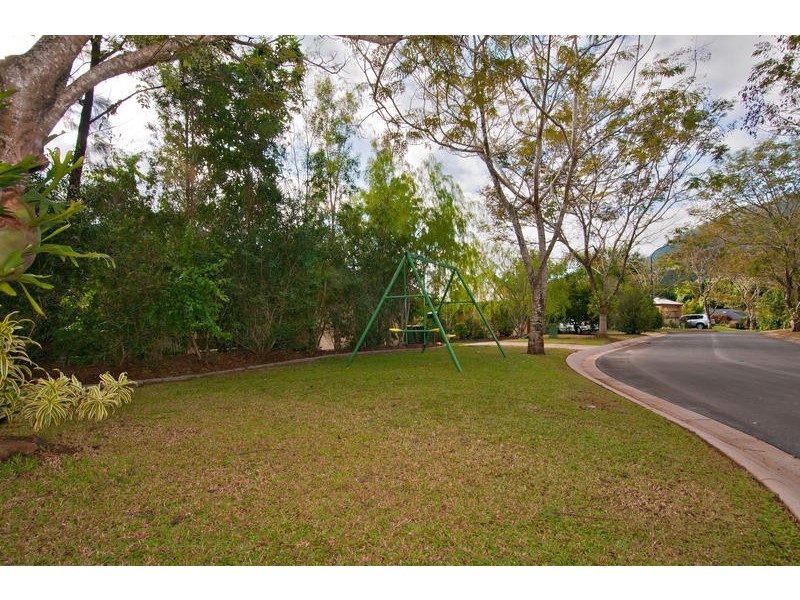8 Amos Close, Redlynch QLD 4870