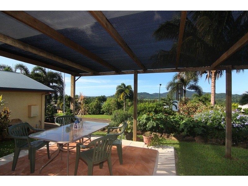 33 Pilosa Street, Redlynch QLD 4870