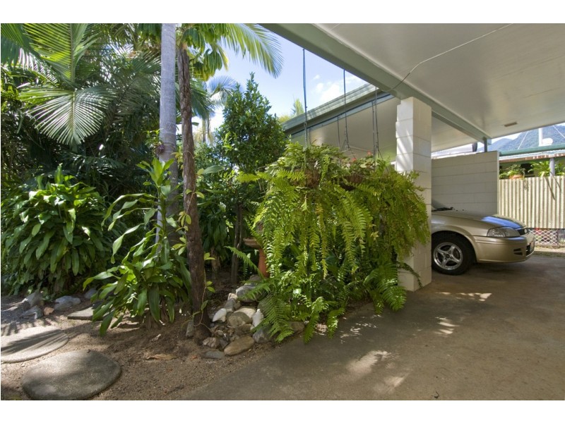 67 Yurongi Street, Caravonica QLD 4878