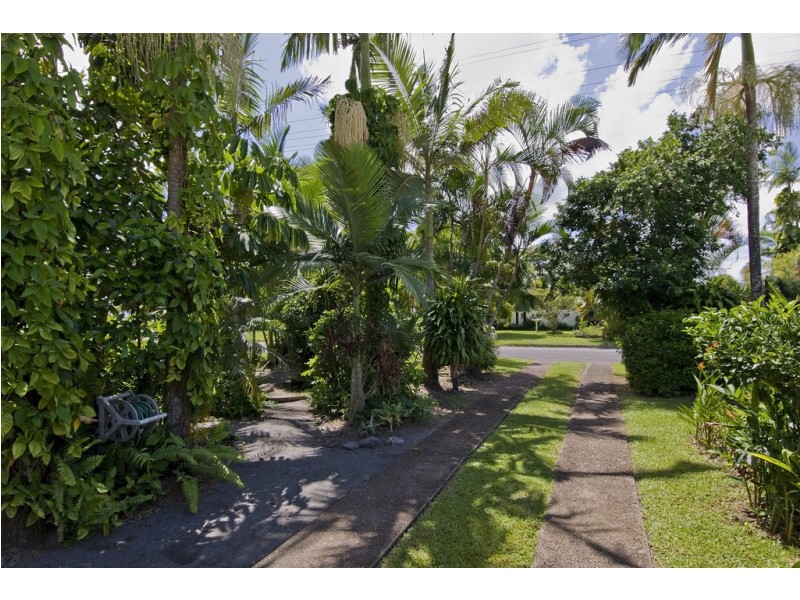 67 Yurongi Street, Caravonica QLD 4878