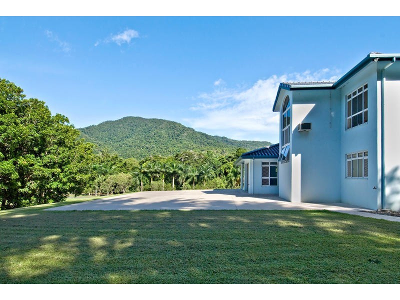 26-28 Woodridge Close, Redlynch QLD 4870