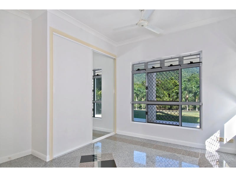 26-28 Woodridge Close, Redlynch QLD 4870