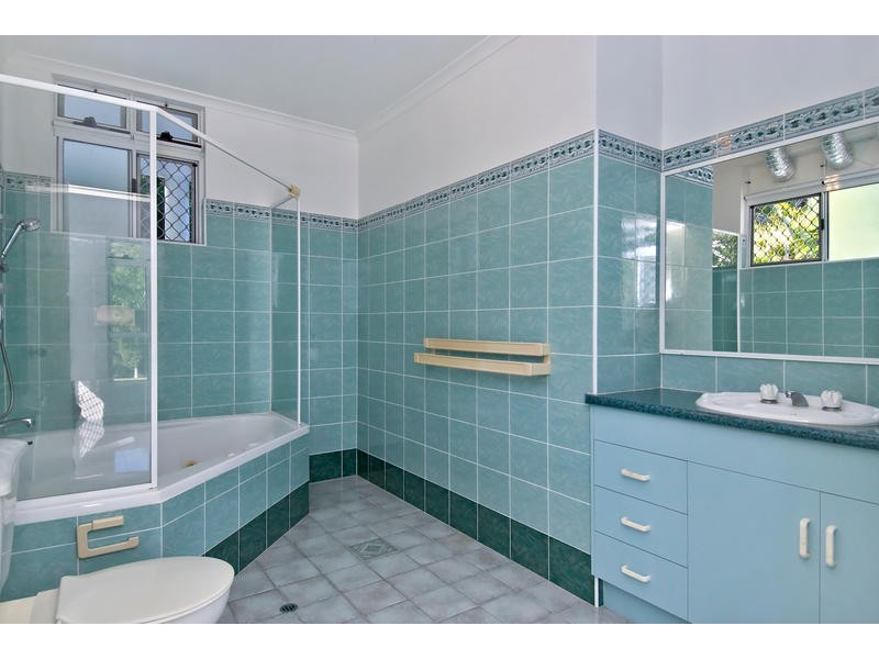 26-28 Woodridge Close, Redlynch QLD 4870