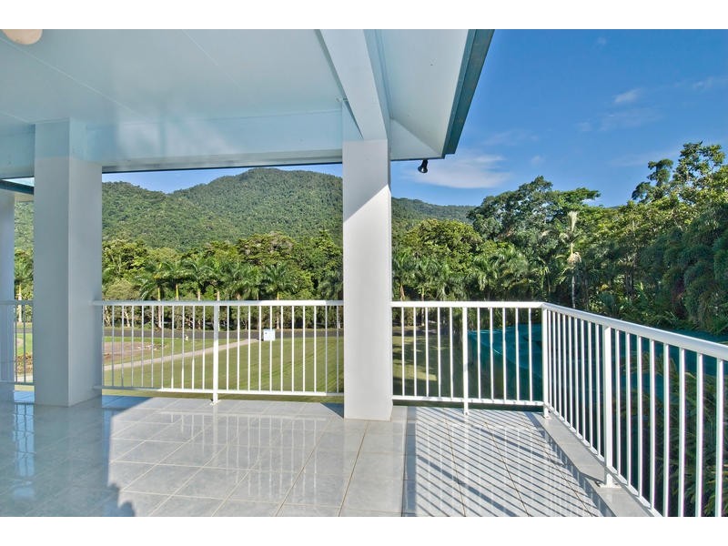 26-28 Woodridge Close, Redlynch QLD 4870