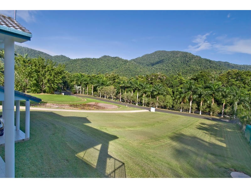 26-28 Woodridge Close, Redlynch QLD 4870