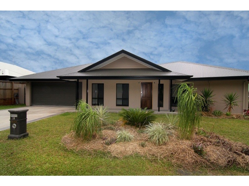 19 Raffles Avenue, Redlynch QLD 4870