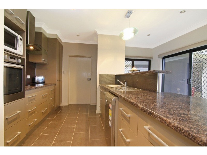 19 Raffles Avenue, Redlynch QLD 4870