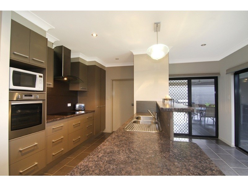 19 Raffles Avenue, Redlynch QLD 4870