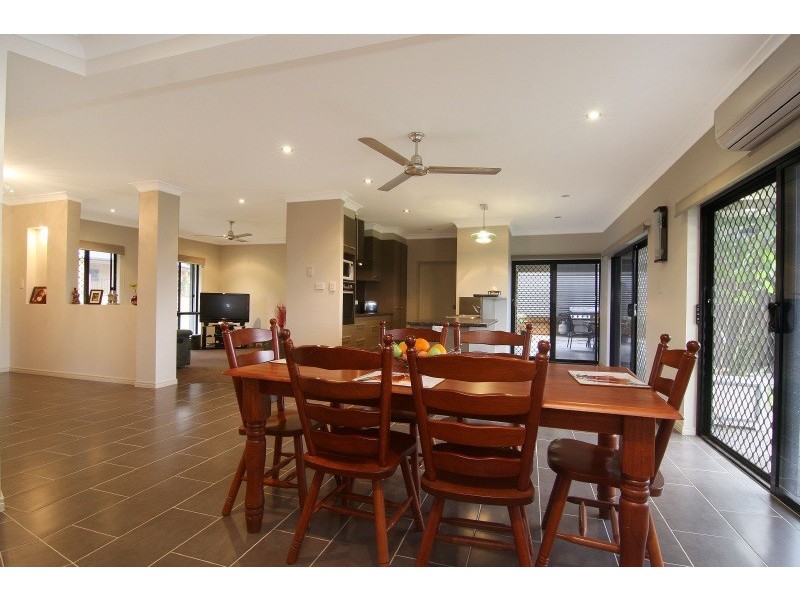 19 Raffles Avenue, Redlynch QLD 4870