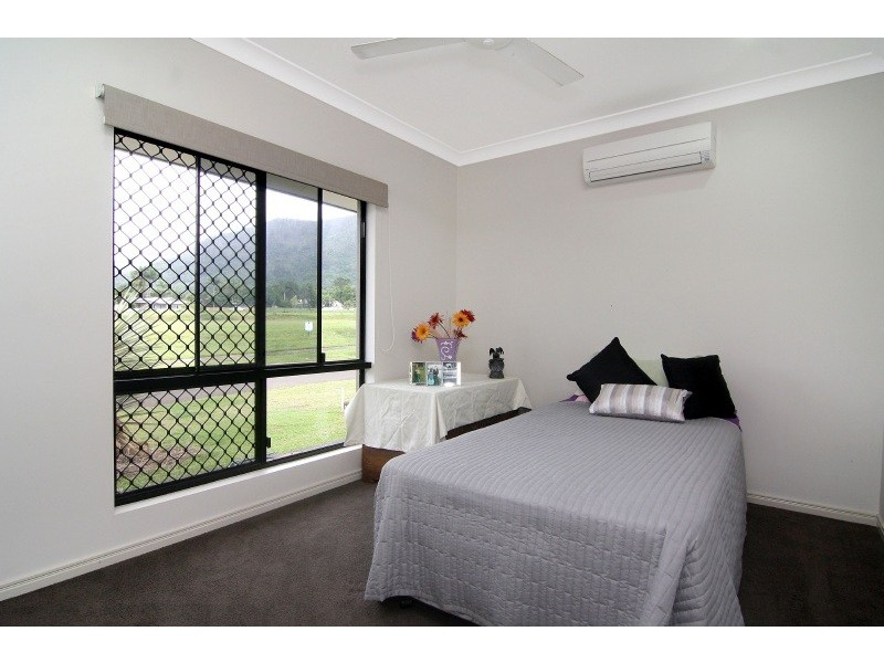 19 Raffles Avenue, Redlynch QLD 4870