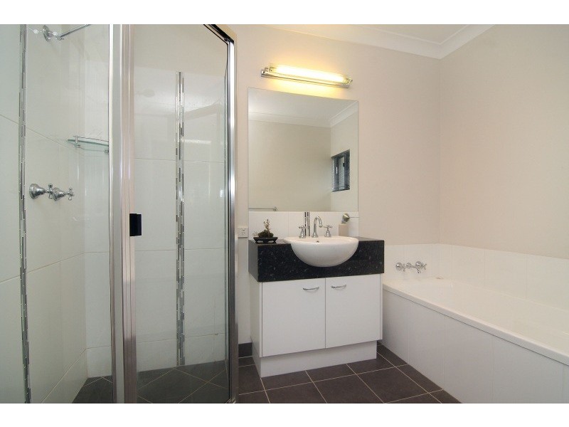 19 Raffles Avenue, Redlynch QLD 4870