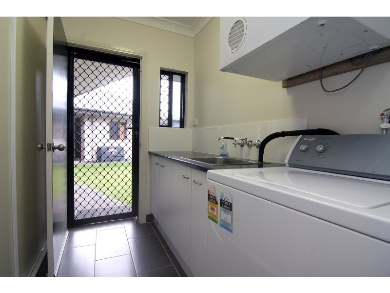 19 Raffles Avenue, Redlynch QLD 4870