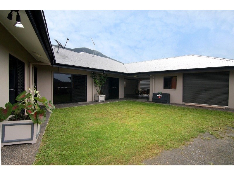 19 Raffles Avenue, Redlynch QLD 4870