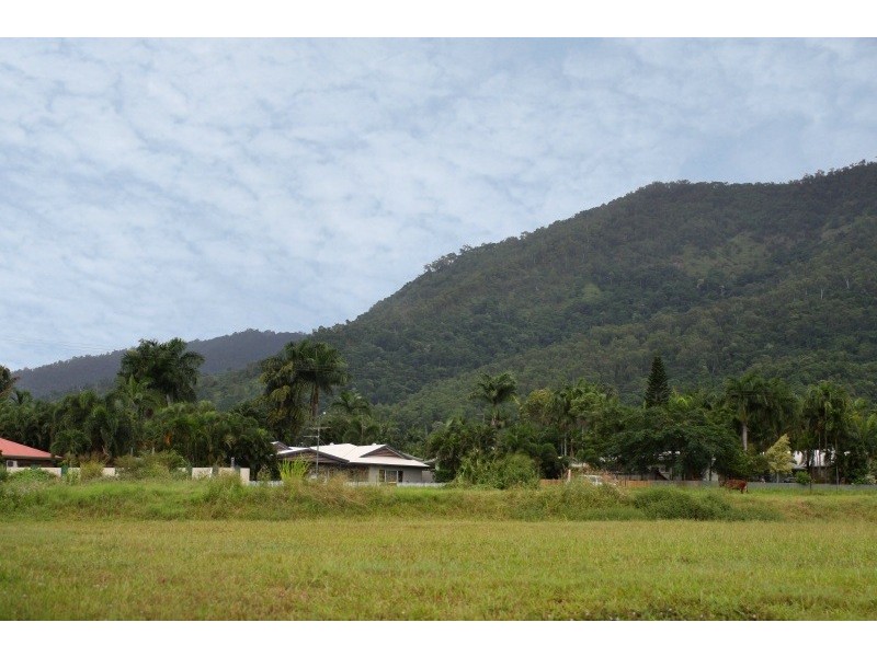 19 Raffles Avenue, Redlynch QLD 4870