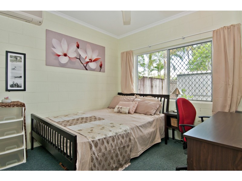 5 Lomatia Close, Redlynch QLD 4870