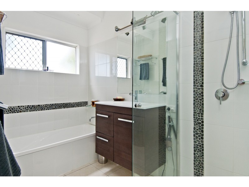5 Lomatia Close, Redlynch QLD 4870