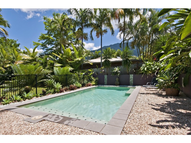 5 Lomatia Close, Redlynch QLD 4870