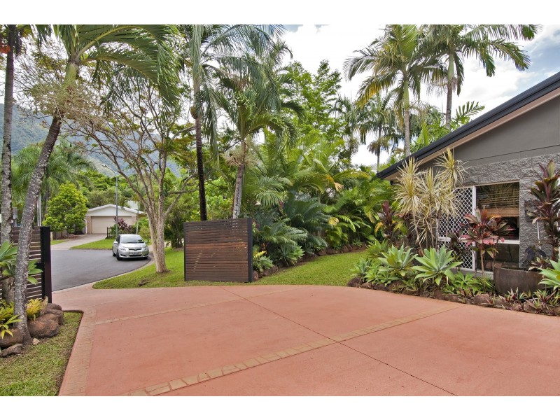 5 Lomatia Close, Redlynch QLD 4870