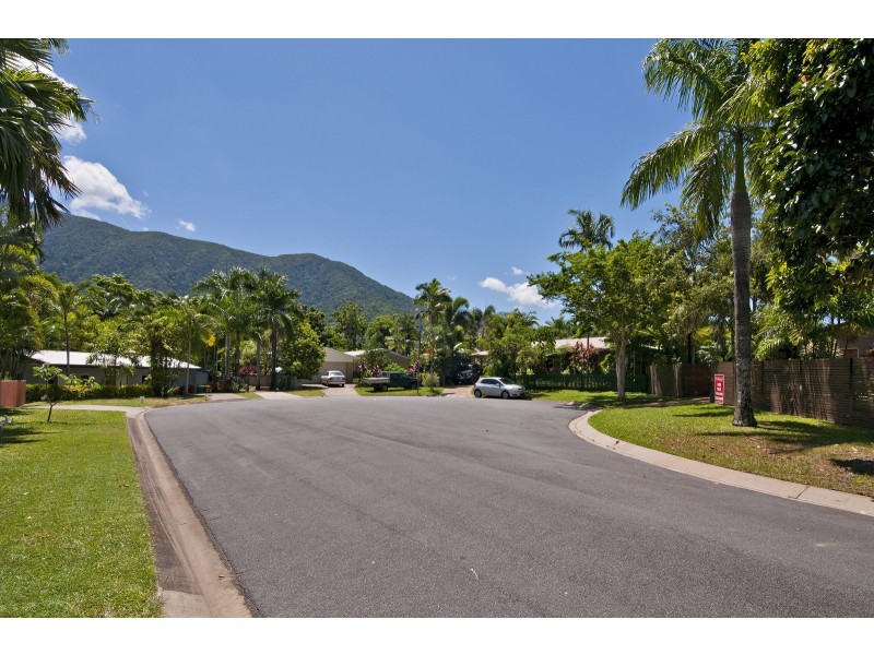 5 Lomatia Close, Redlynch QLD 4870