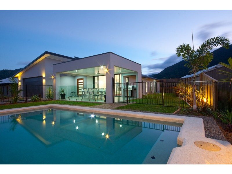 2 Springbrook Avenue, Redlynch QLD 4870