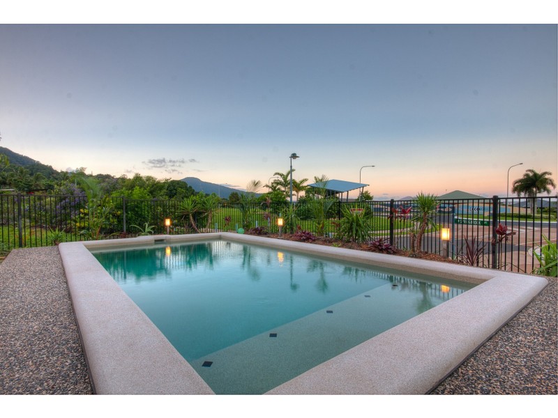 2 Springbrook Avenue, Redlynch QLD 4870