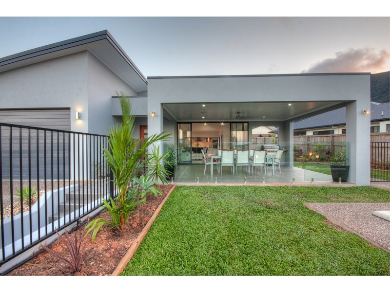 2 Springbrook Avenue, Redlynch QLD 4870