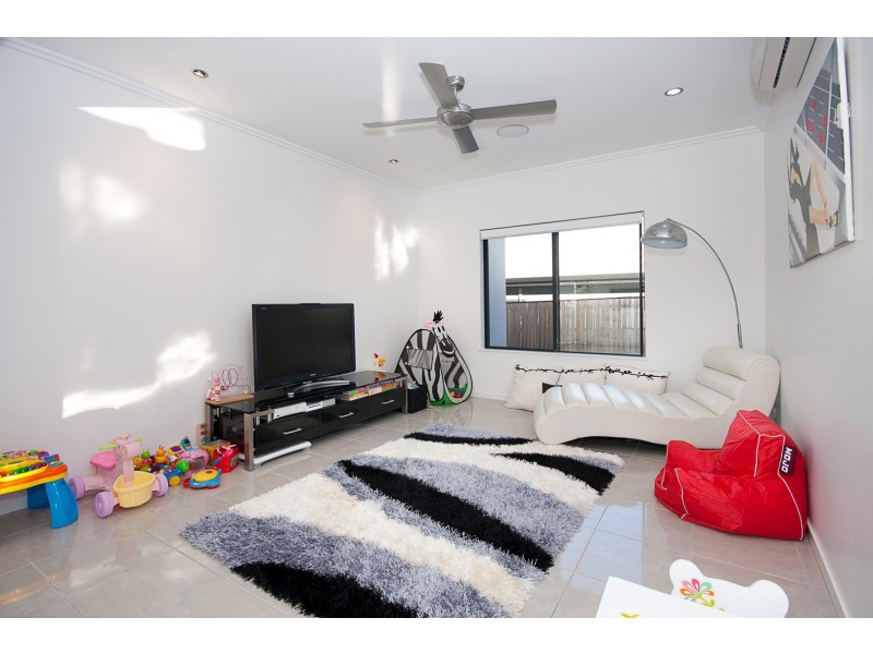 2 Springbrook Avenue, Redlynch QLD 4870