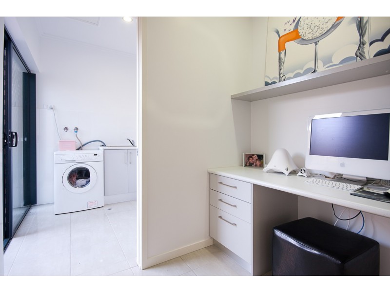 2 Springbrook Avenue, Redlynch QLD 4870