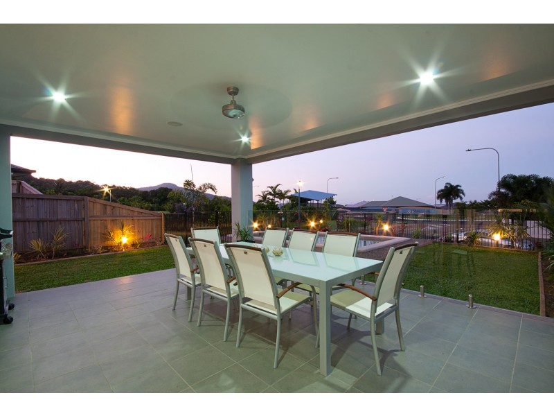 2 Springbrook Avenue, Redlynch QLD 4870