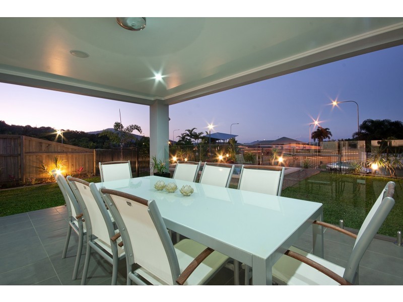 2 Springbrook Avenue, Redlynch QLD 4870