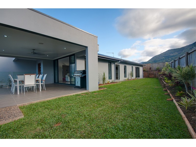 2 Springbrook Avenue, Redlynch QLD 4870