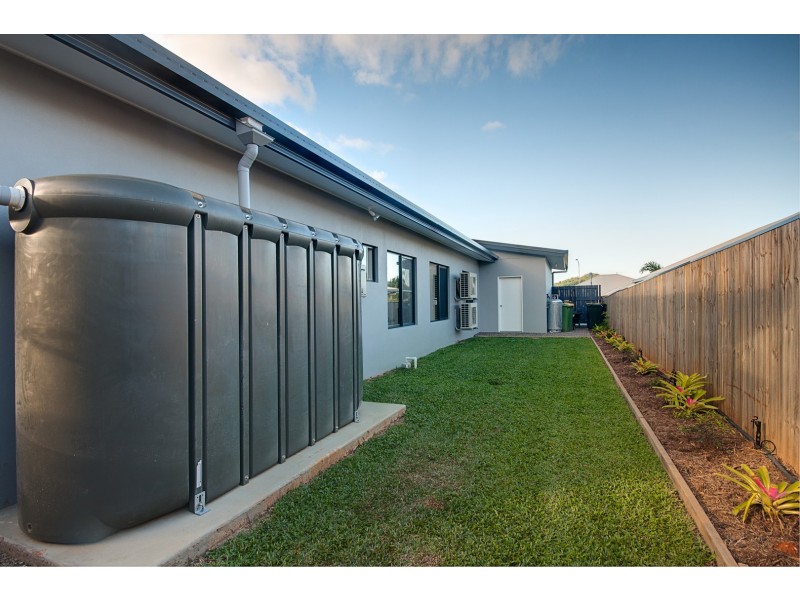 2 Springbrook Avenue, Redlynch QLD 4870