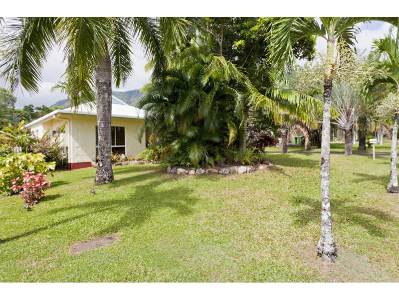 9 Damson Drive, Redlynch QLD 4870