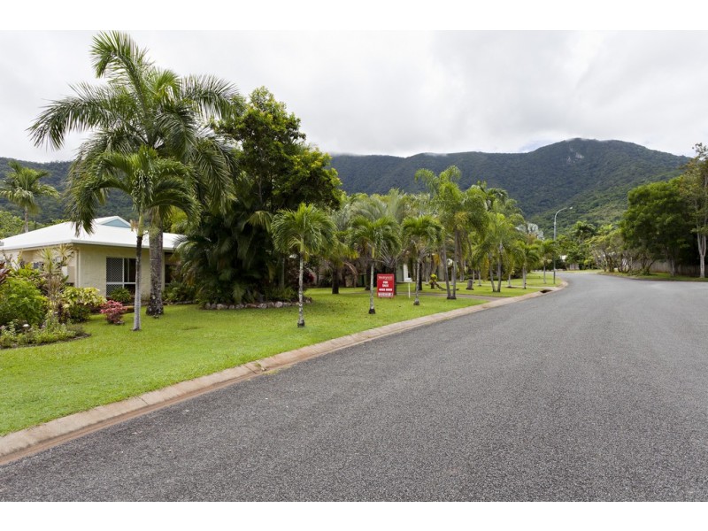 9 Damson Drive, Redlynch QLD 4870