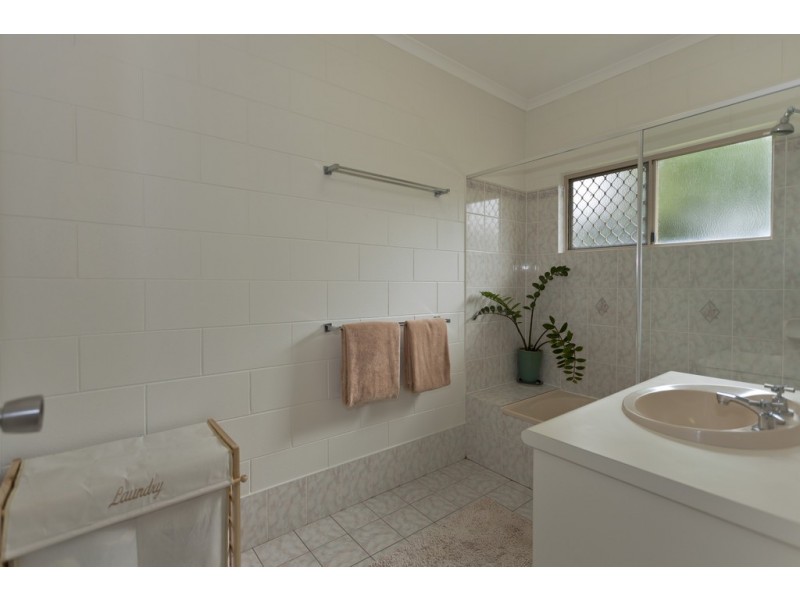 34 Mistletoe Close, Kamerunga QLD 4870