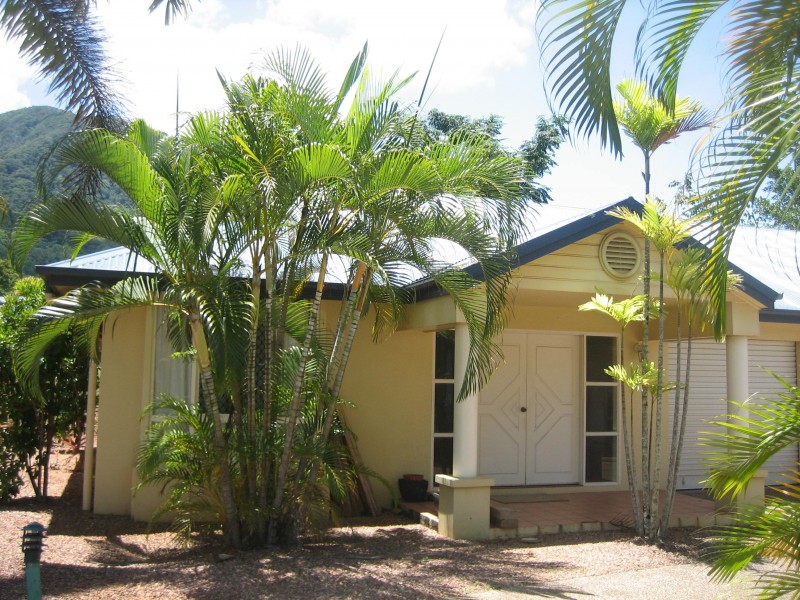 11/6 Hedley Close, Redlynch QLD 4870