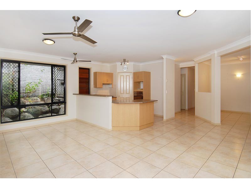 3 Ben Bolt Close, Redlynch QLD 4870