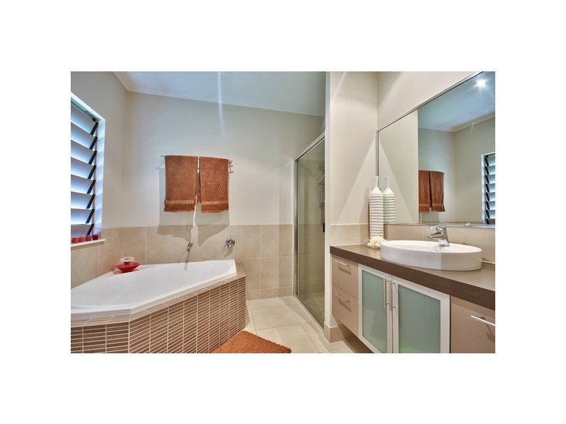 11 Lum Jim Street, Redlynch QLD 4870