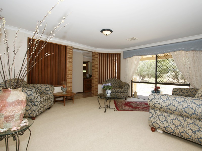 215 Boomerang Road, Oldbury WA 6121