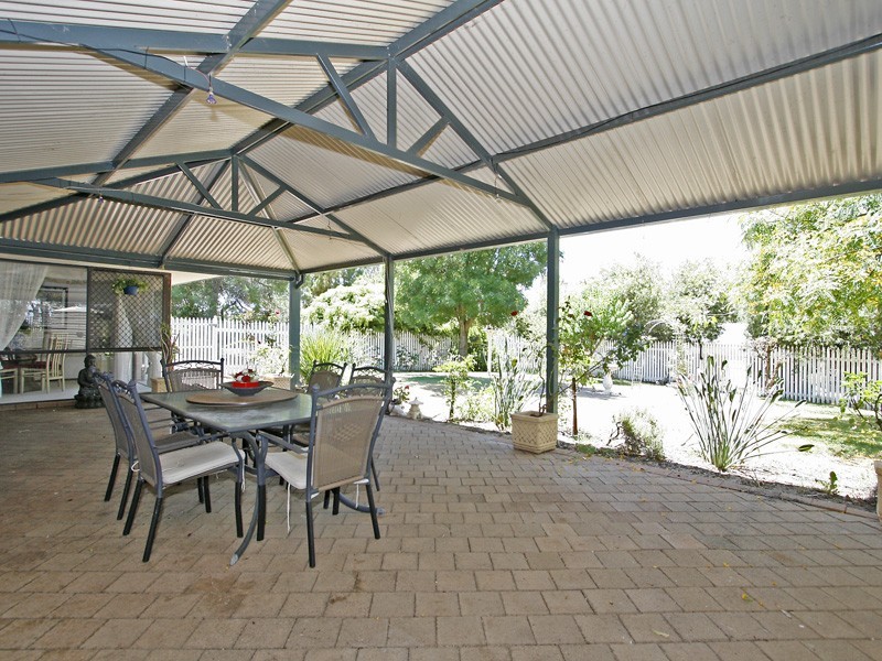 215 Boomerang Road, Oldbury WA 6121