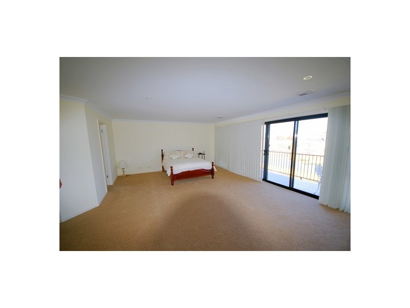 6 Pike Avenue, Mawson Lakes SA 5095