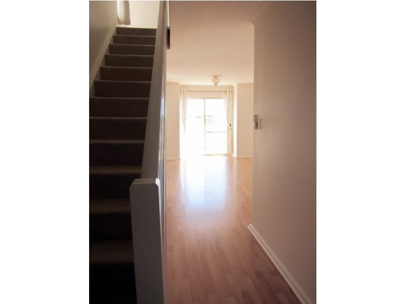 4/4 Gulf Point Drive, North Haven SA 5018