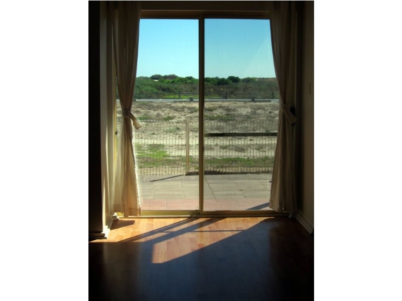 4/4 Gulf Point Drive, North Haven SA 5018