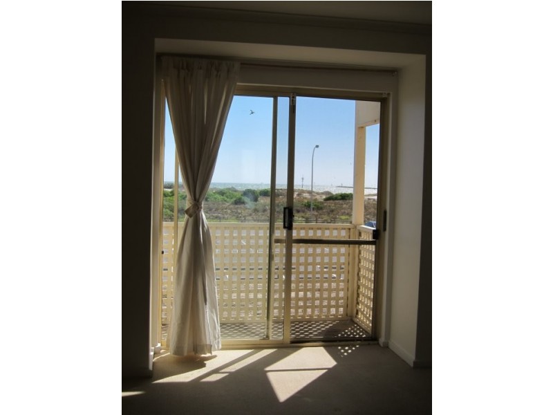 4/4 Gulf Point Drive, North Haven SA 5018