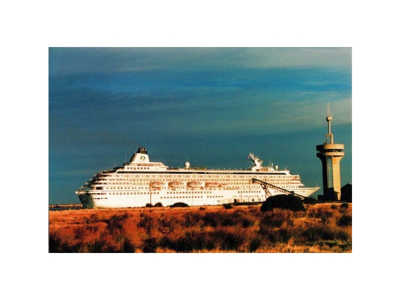 4/4 Gulf Point Drive, North Haven SA 5018