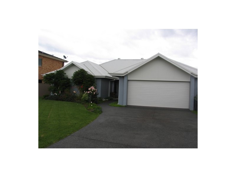 4 John Armstrong Close, Taree West NSW 2430