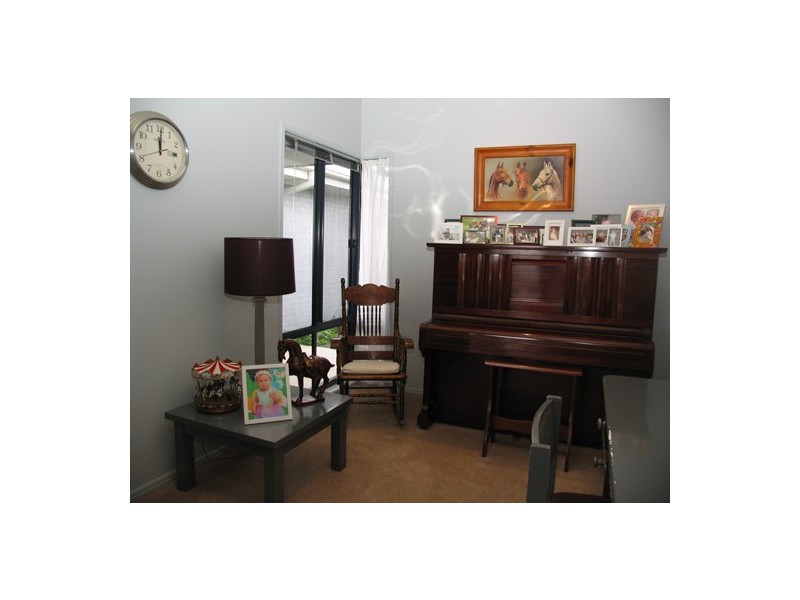 4 John Armstrong Close, Taree West NSW 2430