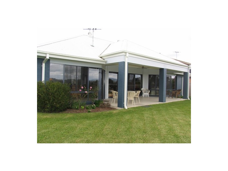 4 John Armstrong Close, Taree West NSW 2430