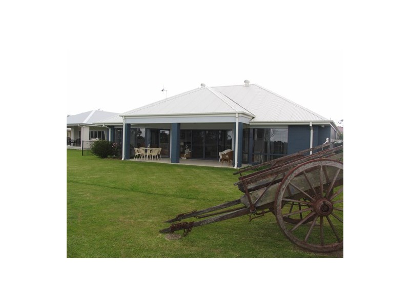 4 John Armstrong Close, Taree West NSW 2430